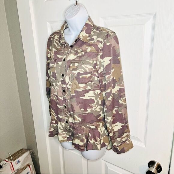 VELVET HEART Camo Button Down Shirt Bottom Ruffle Green S - Picture 8 of 13